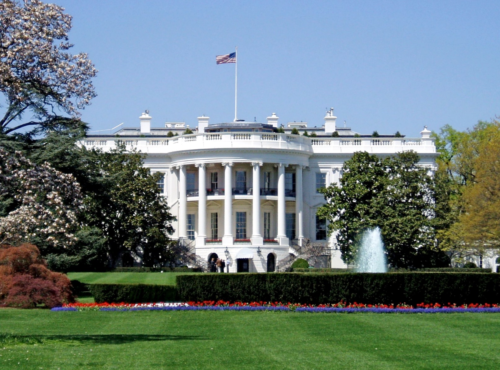 OLYMPUS DIGITAL CAMERA The south facade of the White House.