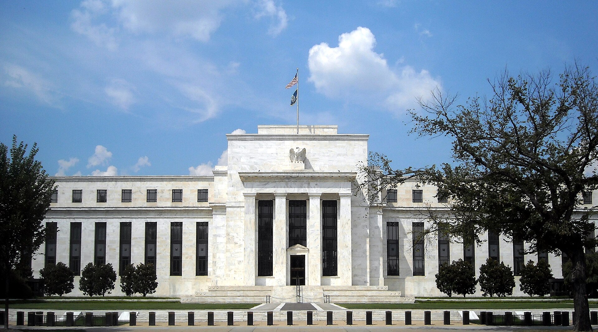 afternoon-wire-eccles-fed-2026-09-16 The Marriner S. Eccles Federal Reserve Board Building in Washington (AgnosticPreachersKid via Wikimedia Commons, CC BY-SA 3.0)
